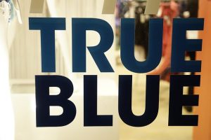 מדבקות זכוכית לעסקים